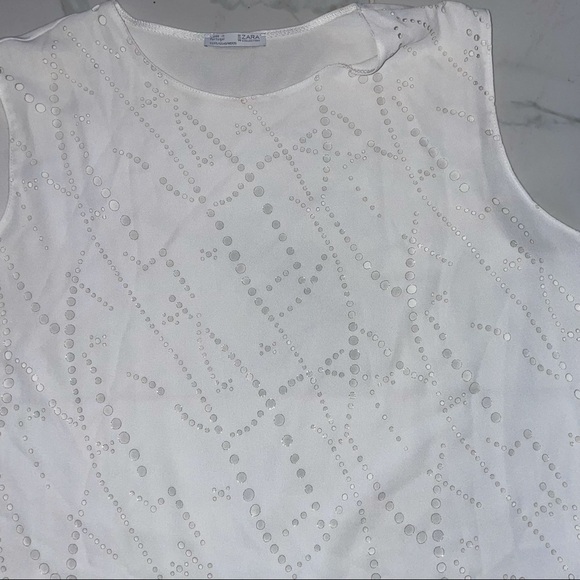 Zara White Sleeveless printed blouse - Picture 2 of 4
